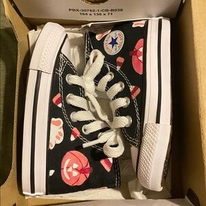 Pink Halloween converse size 4